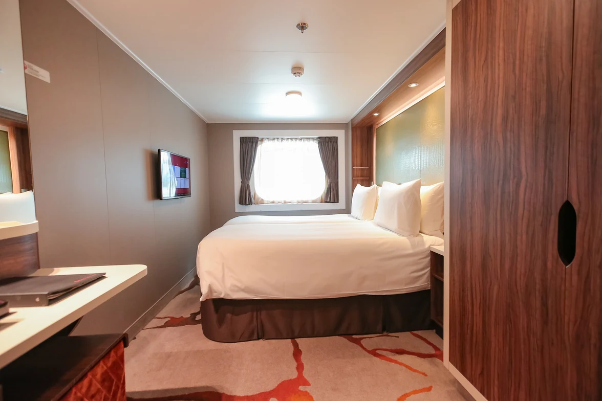 Genting Dream oceanview stateroom with window